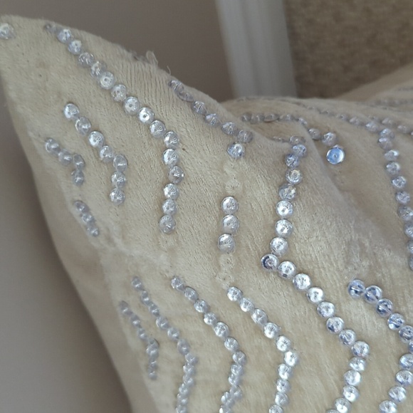 Decorative Pillow Cover (cover only, no pillow included) - Picture 4 of 8